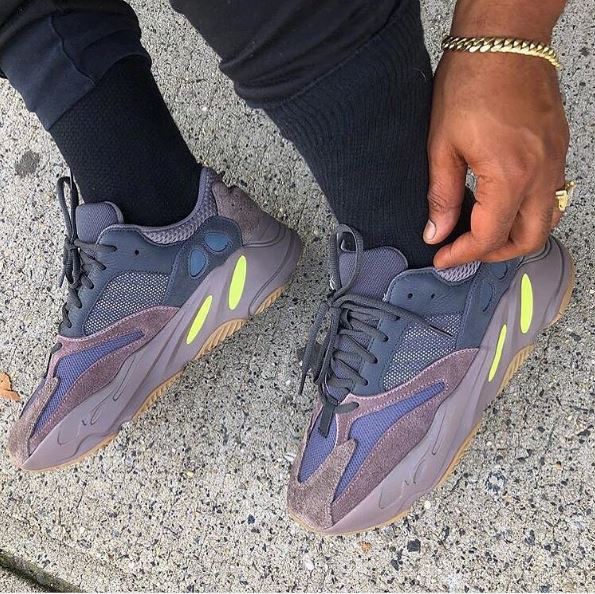 yeezy 700 mauve replica