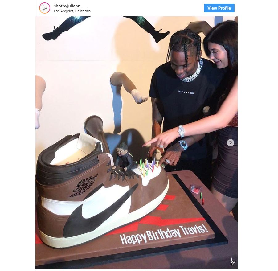 kylie jenner travis scott dunks