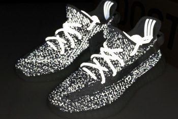 yeezy 350 v2 static black reflective