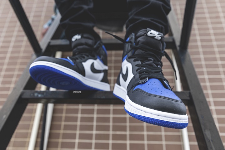 air jordan 1 royal blue on feet