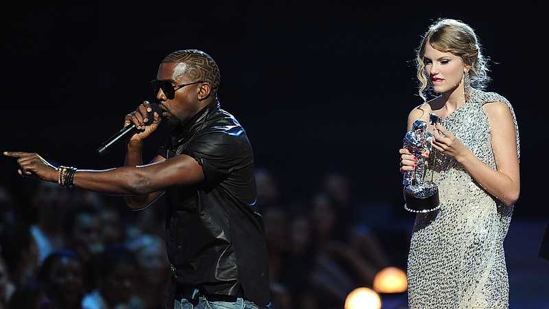 Kanye Interrupts Taylor swift